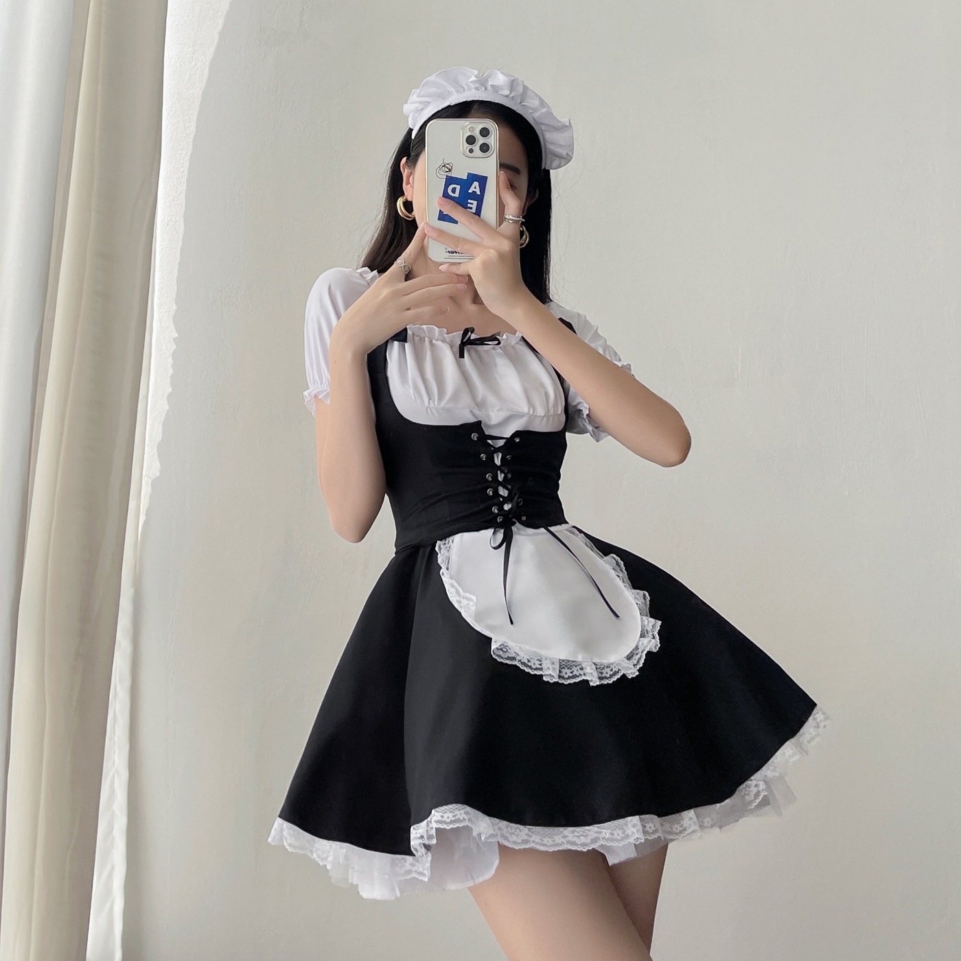 日本のソフトガールローカットメイド服半袖ロリメイドドレスコスプレ二次元メイド服を注文する