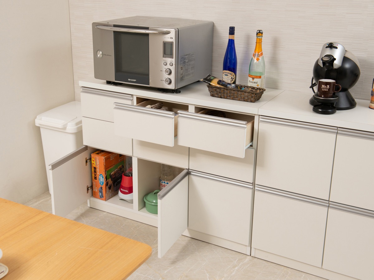 キャビネット 幅73cm 4枚扉タイプ 日本製 完成品 ラック スクエア 収納棚 リビングボード A4対応 ラインハンドル 本棚 収納 リビング収納 小物整理 国産 扉付 木製 ホワイト キャビネット 幅73cm 4枚扉タイプ 日本製 完成品 ラック スクエア 収納棚 リビングボード A4対応 ラインハンドル 本棚 収納 リビング収納 小物整理 国産 扉付 木製 ホワイト