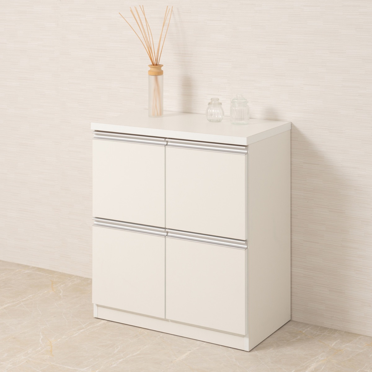 キャビネット 幅73cm 4枚扉タイプ 日本製 完成品 ラック スクエア 収納棚 リビングボード A4対応 ラインハンドル 本棚 収納 リビング収納 小物整理 国産 扉付 木製 ホワイト キャビネット 幅73cm 4枚扉タイプ 日本製 完成品 ラック スクエア 収納棚 リビングボード A4対応 ラインハンドル 本棚 収納 リビング収納 小物整理 国産 扉付 木製 ホワイト