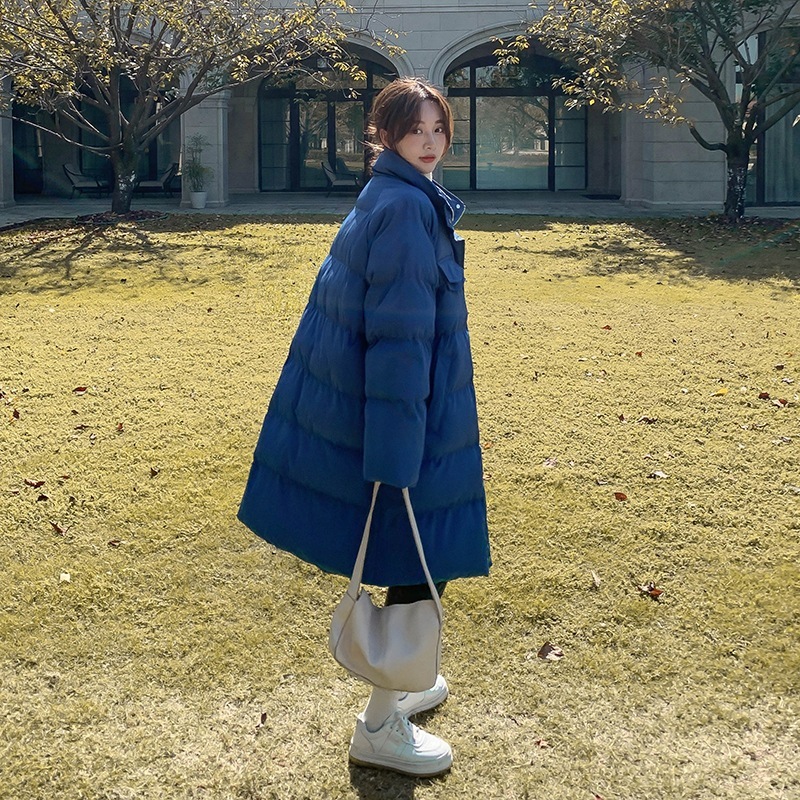 女性のための黒の綿コート 2025 冬厚みのある新しい香港スタイルニッチデザインホットスタイルブレッドジャケット