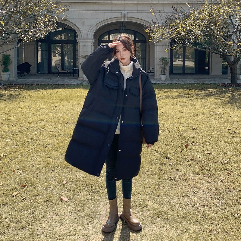 女性のための黒の綿コート 2025 冬厚みのある新しい香港スタイルニッチデザインホットスタイルブレッドジャケット