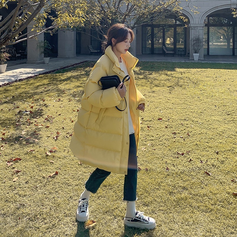 女性のための黒の綿コート 2025 冬厚みのある新しい香港スタイルニッチデザインホットスタイルブレッドジャケット