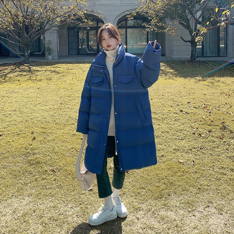 女性のための黒の綿コート 2025 冬厚みのある新しい香港スタイルニッチデザインホットスタイルブレッドジャケット