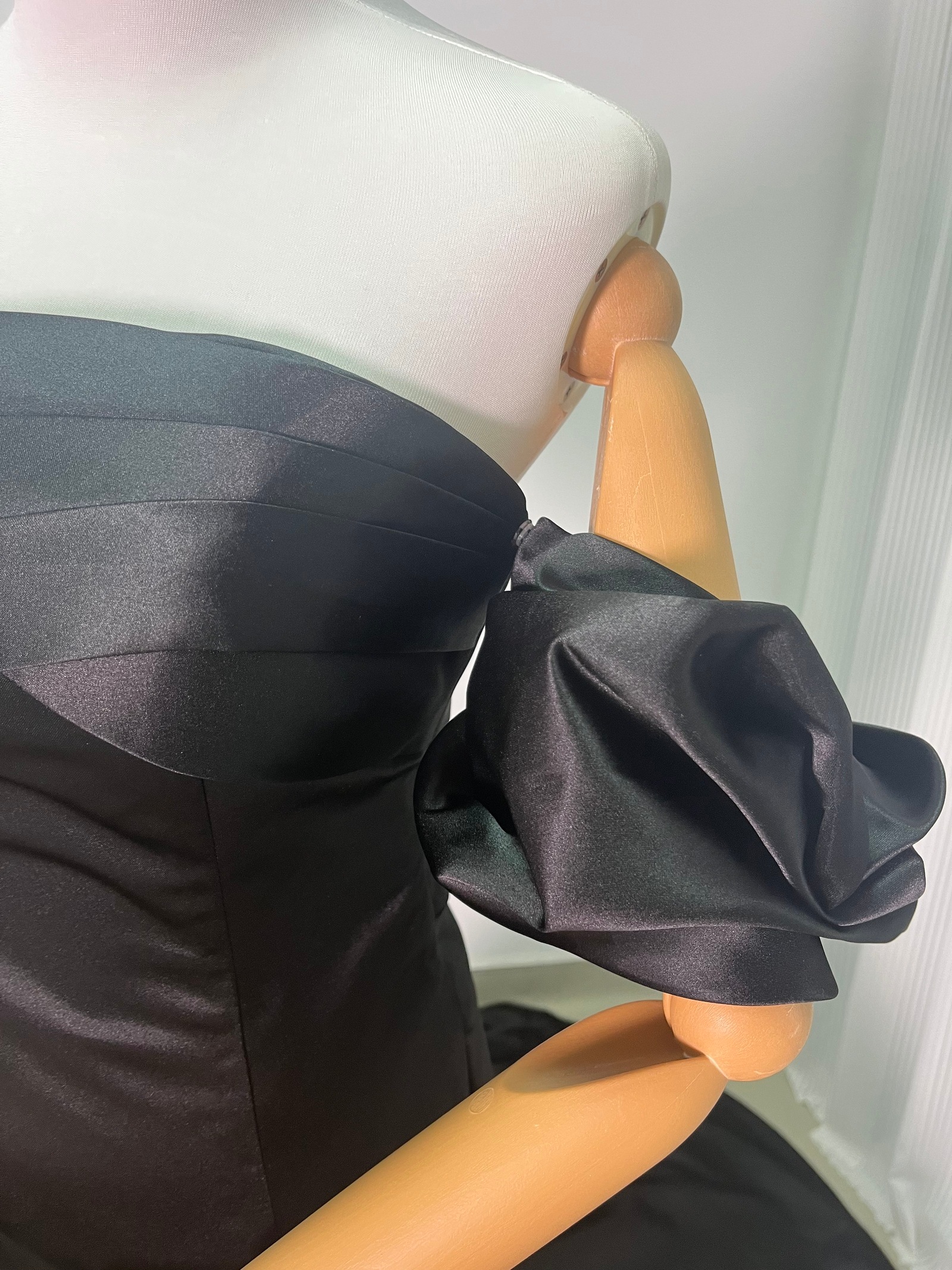 パーティードレス ブラック パフスリーブ ベアトップ マーメイドライン 編み上げ 演奏会 パーティードレス ブラック パフスリーブ ベアトップ マーメイドライン 編み上げ 演奏会