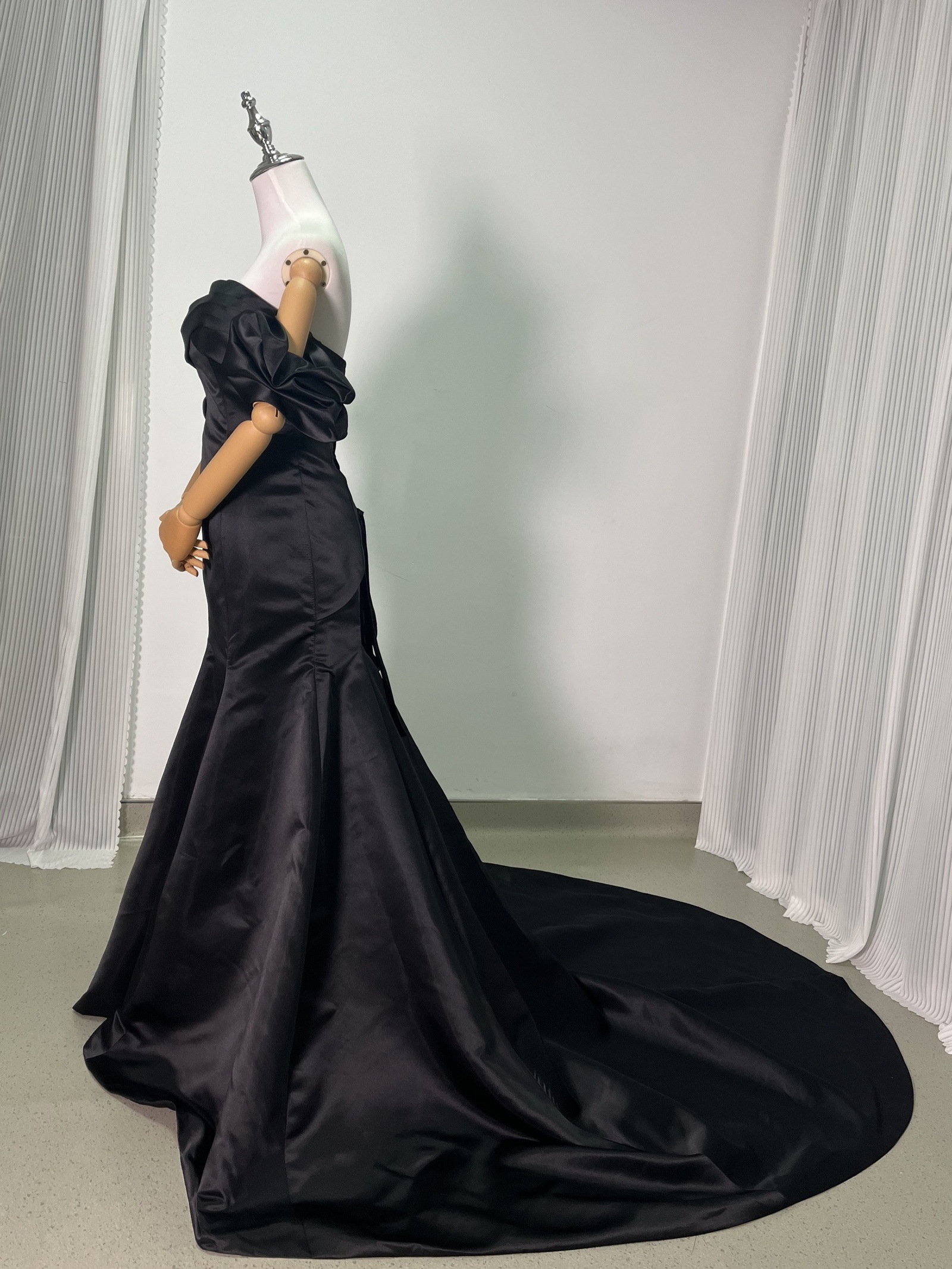 パーティードレス ブラック パフスリーブ ベアトップ マーメイドライン 編み上げ 演奏会 パーティードレス ブラック パフスリーブ ベアトップ マーメイドライン 編み上げ 演奏会