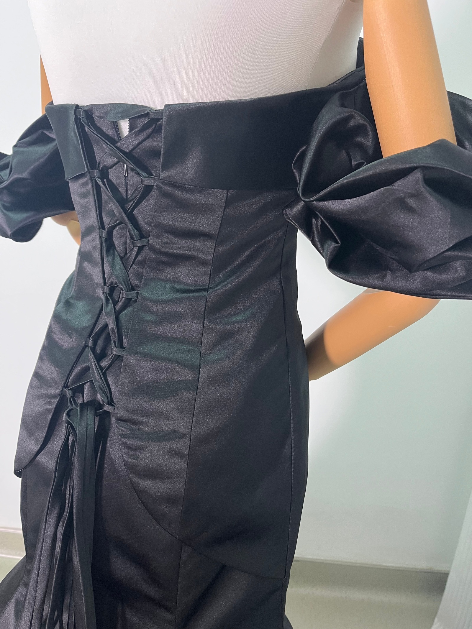 パーティードレス ブラック パフスリーブ ベアトップ マーメイドライン 編み上げ 演奏会 パーティードレス ブラック パフスリーブ ベアトップ マーメイドライン 編み上げ 演奏会