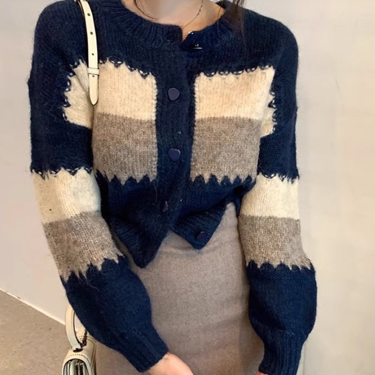 レディース トップス ニット セーター カーディガン 羽織 前開き ショート 長袖 ラウンドネック 襟なし もこもこ ふわふわ ふっくら 伸縮性 ボタン かわいい 大人可愛い きれいめ シンプル レディース トップス ニット セーター カーディガン 羽織 前開き ショート 長袖 ラウンドネック 襟なし もこもこ ふわふわ ふっくら 伸縮性 ボタン かわいい 大人可愛い きれいめ シンプル