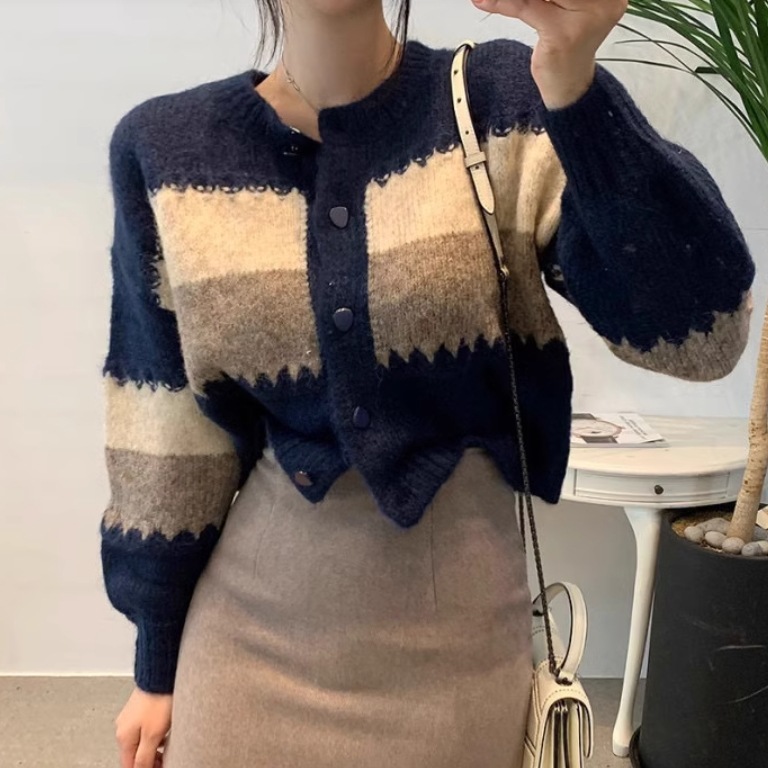 レディース トップス ニット セーター カーディガン 羽織 前開き ショート 長袖 ラウンドネック 襟なし もこもこ ふわふわ ふっくら 伸縮性 ボタン かわいい 大人可愛い きれいめ シンプル レディース トップス ニット セーター カーディガン 羽織 前開き ショート 長袖 ラウンドネック 襟なし もこもこ ふわふわ ふっくら 伸縮性 ボタン かわいい 大人可愛い きれいめ シンプル