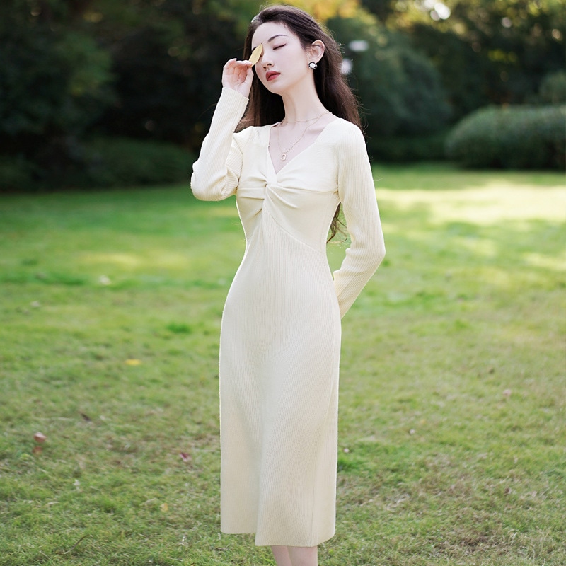 優しいフレンチvネックニット女性用2024年初秋新作スリムフィットインナースカートボトムロングスカート 優しいフレンチvネックニット女性用2024年初秋新作スリムフィットインナースカートボトムロングスカート