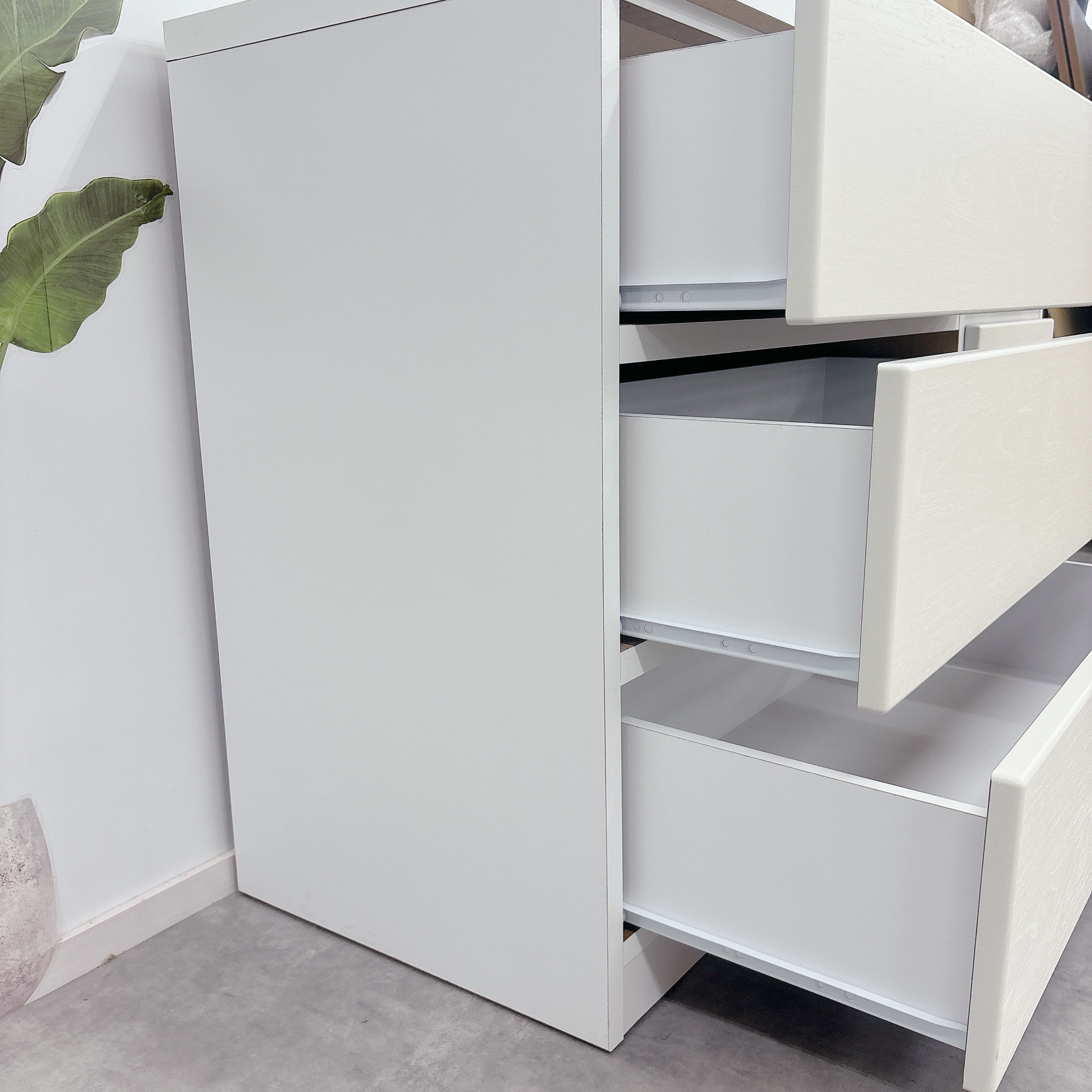 リビング収納 ウッドチェスト ワイドチェスト チェスト 120センチ ホワイト 国産 日本製 大川家具 完成品 激安 高級感 ホワイト 北欧 ブラウン レール付きタンス リビング収納 ウッドチェスト ワイドチェスト チェスト 120センチ ホワイト 国産 日本製 大川家具 完成品 激安 高級感 ホワイト 北欧 ブラウン レール付きタンス