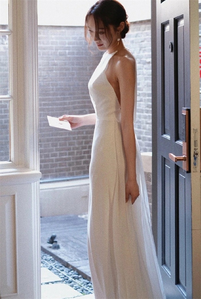 ホワイト ウェディングドレス Aライン  ロングドレス ウェディングドレス パーティードレス 二次会ドレス ブライダル 撮影 S/M/L/XL/2XL レディース ドレス  トレーン 背が露出 ホワイト ウェディングドレス Aライン  ロングドレス ウェディングドレス パーティードレス 二次会ドレス ブライダル 撮影 S/M/L/XL/2XL レディース ドレス  トレーン 背が露出