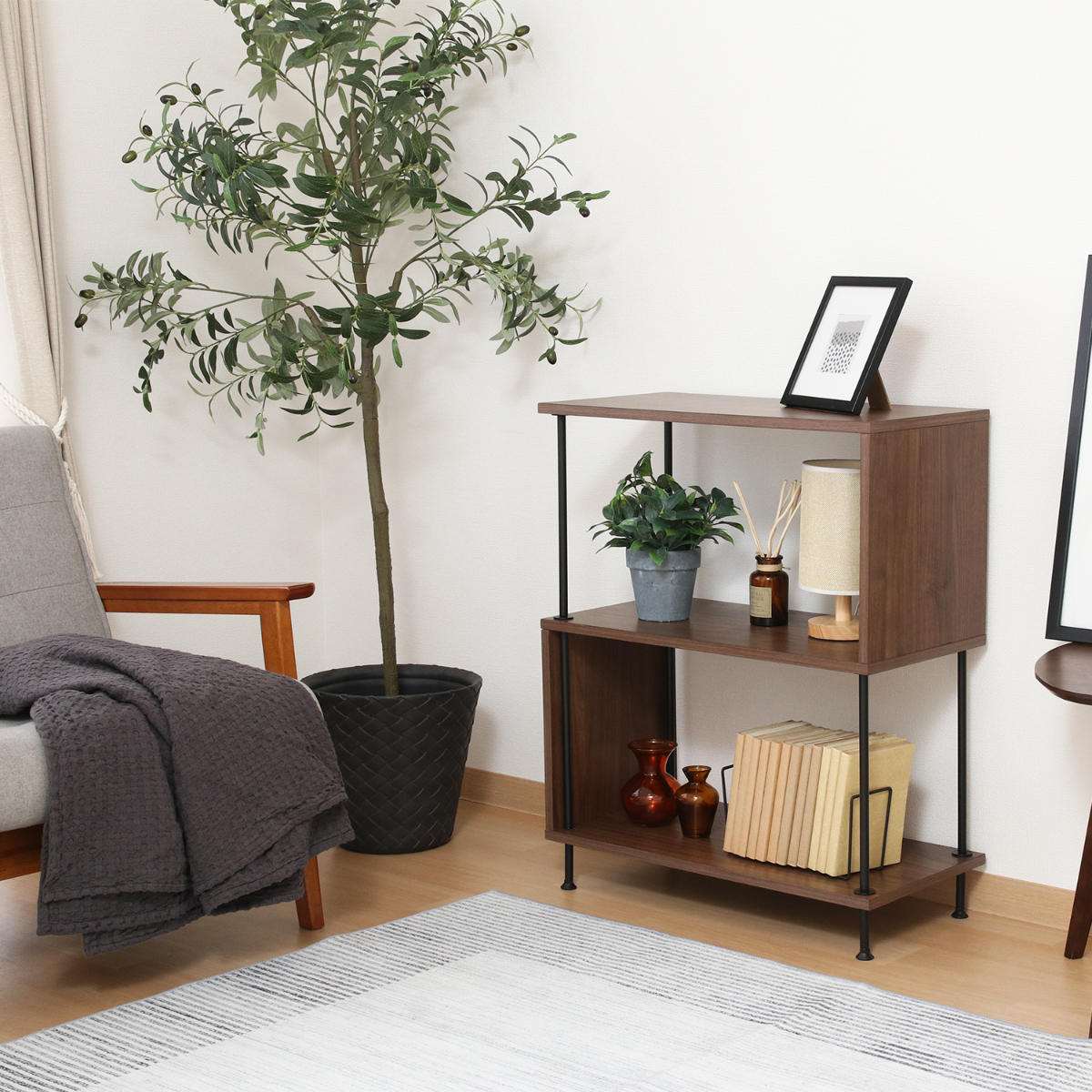 EZBO S字ディスプレイラック 幅60cm 3段 工具不要 ラック 棚 S字 収納 ディスプレイ 木目調 背面化粧 イジボ 組立簡単 A4 リビング 本棚 間仕切り 三段 ツイストロック EZBO S字ディスプレイラック 幅60cm 3段 工具不要 ラック 棚 S字 収納 ディスプレイ 木目調 背面化粧 イジボ 組立簡単 A4 リビング 本棚 間仕切り 三段 ツイストロック