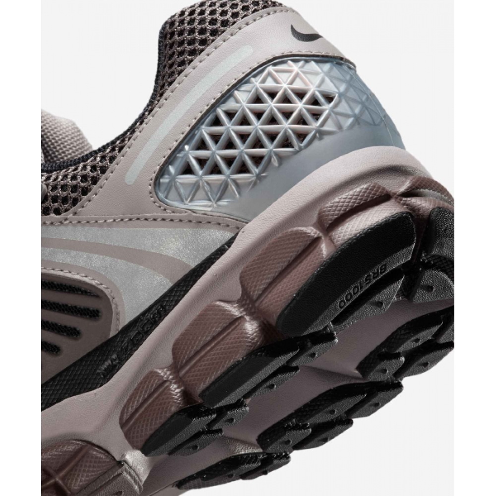 NIKE ズーム ボメロ 5 M - カレッジ グレー:ケイブ ストーン:メタリック シルバー:ブラック