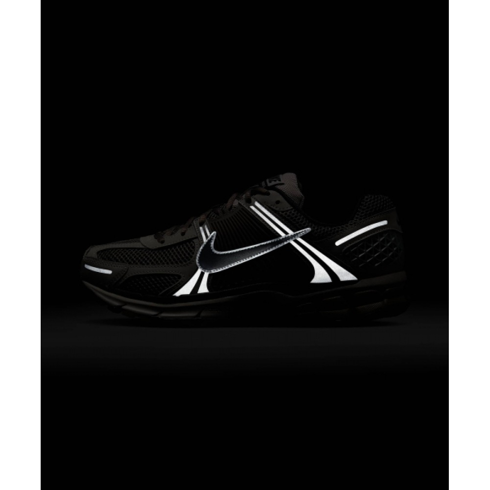 NIKE ズーム ボメロ 5 M - カレッジ グレー:ケイブ ストーン:メタリック シルバー:ブラック