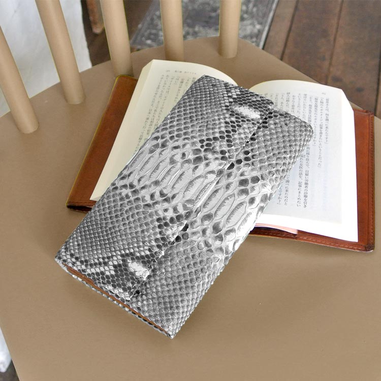 ダイヤモンドパイソンレザーギャルソン長財布