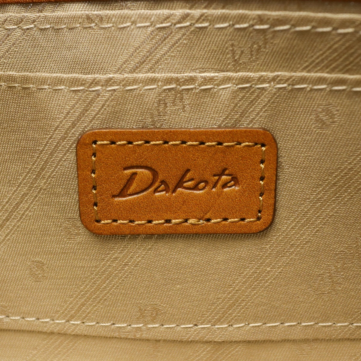 ダコタ限定ノベルティ付 長財布 ポポラリタ ラウンドファスナー 財布 本革 革 レザー イタリアンレザー 大容量 小銭入れあり カード収納 女性 レディース 0030903 ダコタ限定ノベルティ付 長財布 ポポラリタ ラウンドファスナー 財布 本革 革 レザー イタリアンレザー 大容量 小銭入れあり カード収納 女性 レディース 0030903