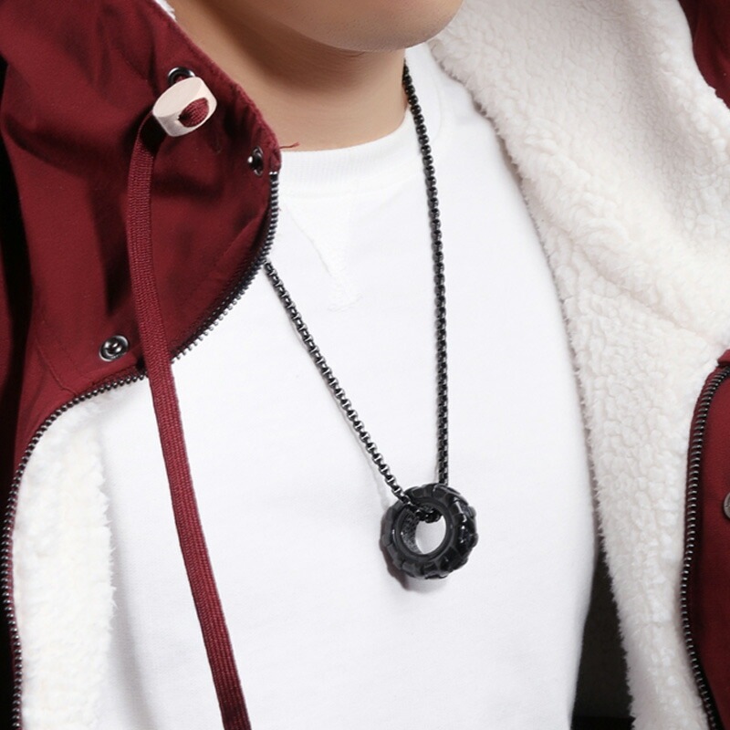 ブラックタイヤステンレスネックレス 60cmのチェーン付き 太め 長め ペンダントトップ サージカルステンレス316L 黒色 重い 自動車 バイク 単車 首飾り 3D 立体 stt00-00-0334 ブラックタイヤステンレスネックレス 60cmのチェーン付き 太め 長め ペンダントトップ サージカルステンレス316L 黒色 重い 自動車 バイク 単車 首飾り 3D 立体 stt00-00-0334