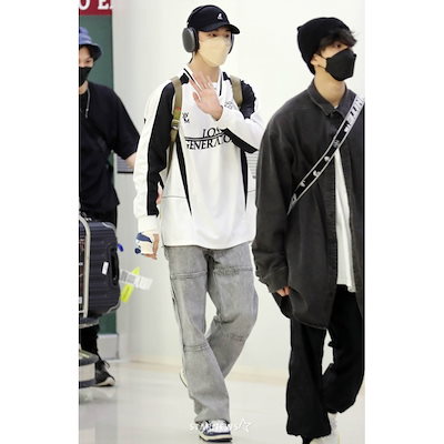 ヒョンジン着用 Supreme StuddedVelourTrackPant 🖤