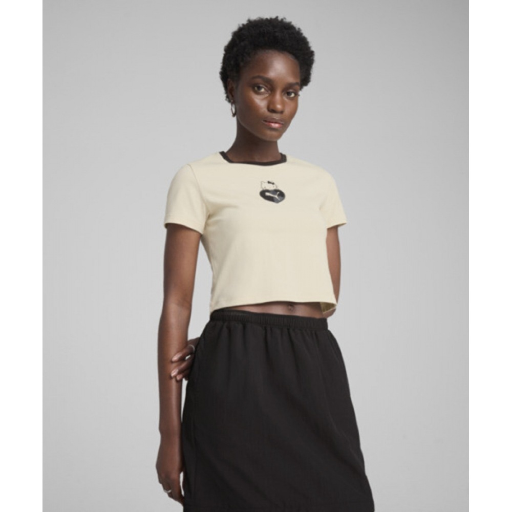 PUMA プーマ x ハローキティ グラフィック ベイビー ティ - アルパインスノー / 631613-87 PUMA プーマ x ハローキティ グラフィック ベイビー ティ - アルパインスノー / 631613-87