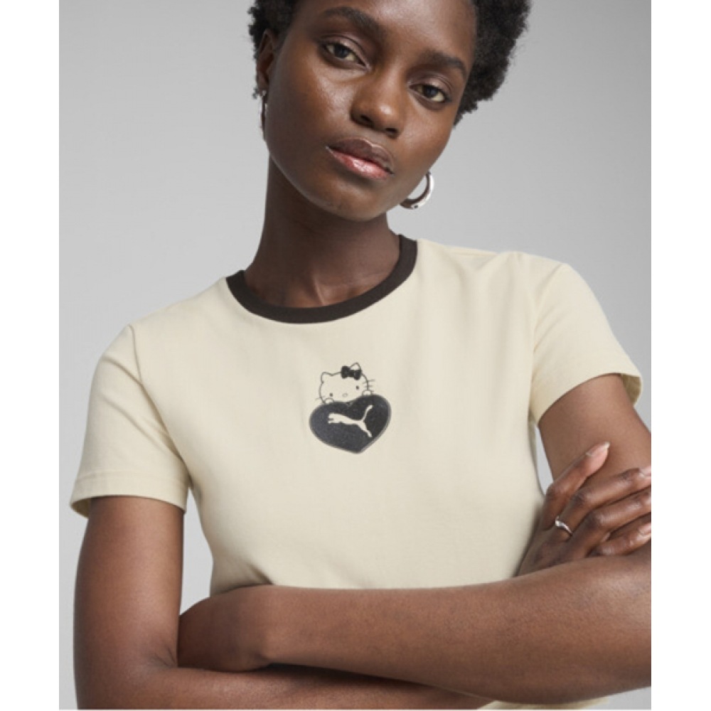 PUMA プーマ x ハローキティ グラフィック ベイビー ティ - アルパインスノー / 631613-87 PUMA プーマ x ハローキティ グラフィック ベイビー ティ - アルパインスノー / 631613-87