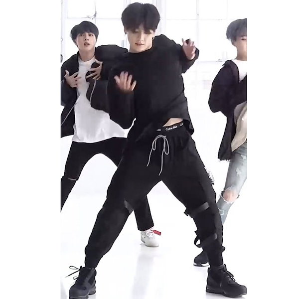 ジョングク♡BTS スウェット（╹◡╹）公式♡未使用未開封L Qoo10] btsジョングク着 [LAUL正品] T