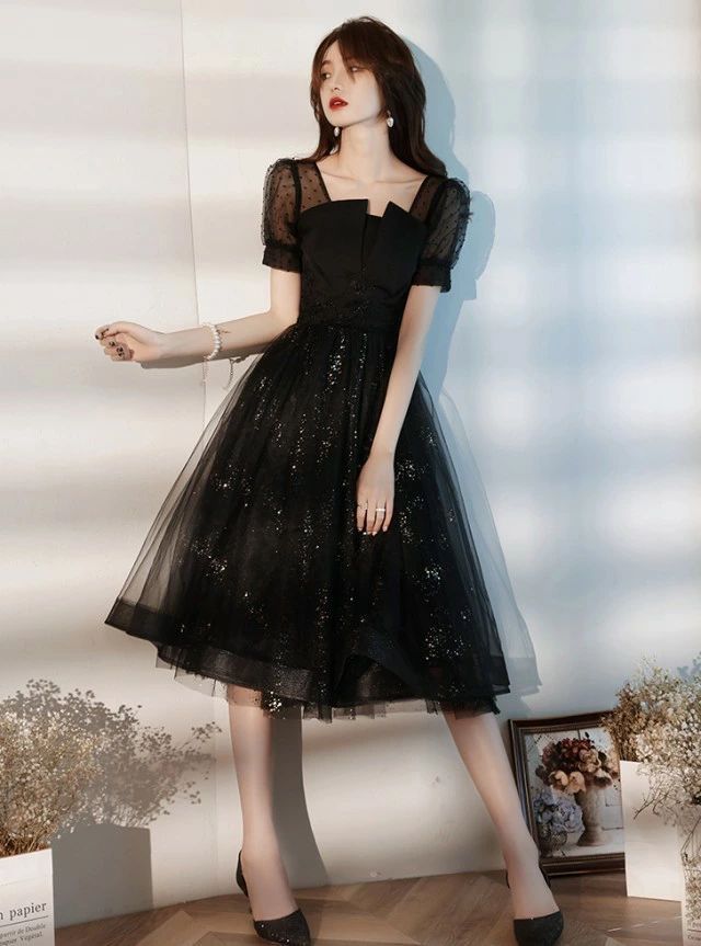 レア商品小さいサイズ ラメ ミディアム 成人式 ファッション Aライン 膝下 3L 透け感 結婚式 エレガント 黒 シンプル 20代 30代 フレア 二次会 4L パーティードレス 大きいサイズ 袖あ