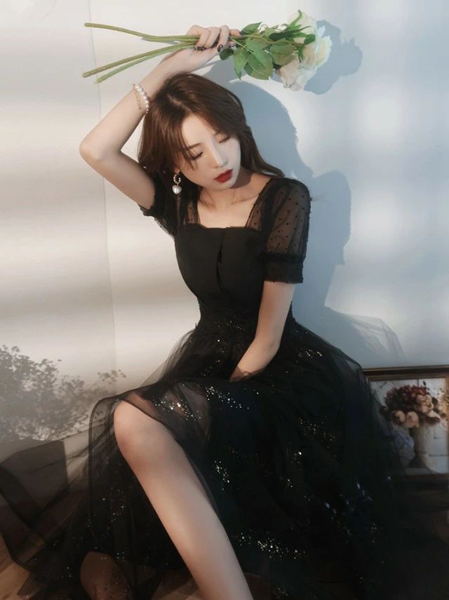 レア商品小さいサイズ ラメ ミディアム 成人式 ファッション Aライン 膝下 3L 透け感 結婚式 エレガント 黒 シンプル 20代 30代 フレア 二次会 4L パーティードレス 大きいサイズ 袖あ