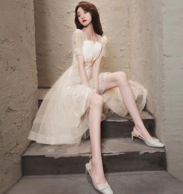 レア商品小さいサイズ ラメ ミディアム 成人式 ファッション Aライン 膝下 3L 透け感 結婚式 エレガント 黒 シンプル 20代 30代 フレア 二次会 4L パーティードレス 大きいサイズ 袖あ