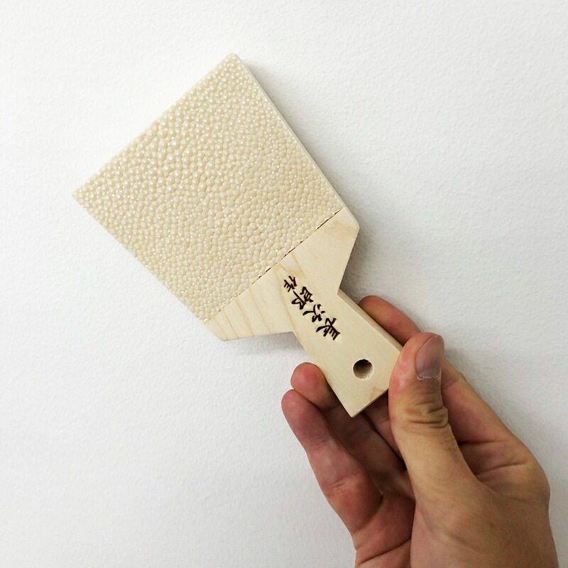 ゆうパケット便可能! 長次郎作 鮫皮おろし 大 /日本製 国産品 おろし器 鮫の皮 わさび ワサビ しょうが 生姜 旨味 損なわない 職人技 ハンドメイド 家庭用 業務用 和食 寿司 料亭 懐石 ゆうパケット便可能! 長次郎作 鮫皮おろし 大 /日本製 国産品 おろし器 鮫の皮 わさび ワサビ しょうが 生姜 旨味 損なわない 職人技 ハンドメイド 家庭用 業務用 和食 寿司 料亭 懐石