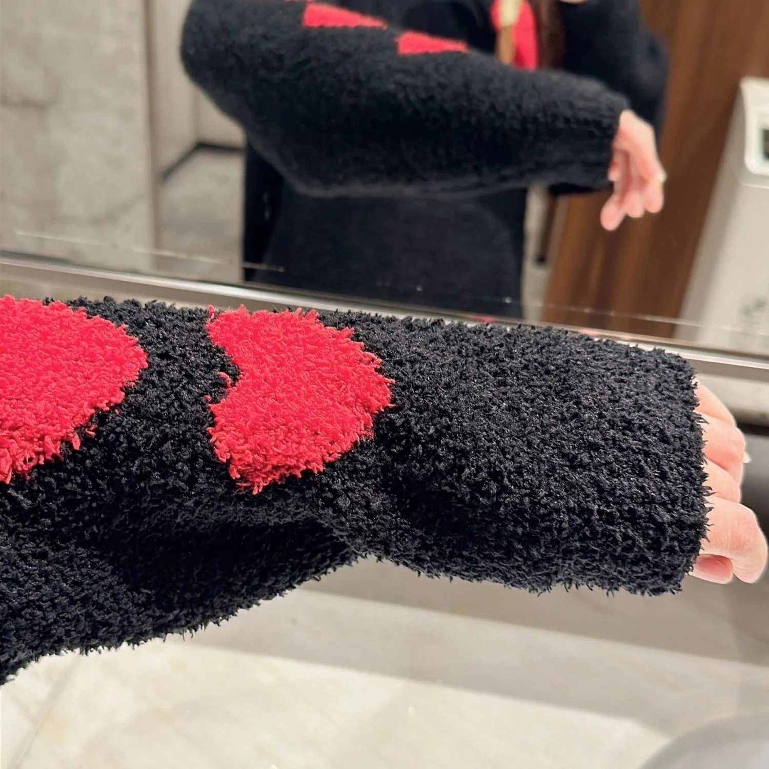 【急速出荷!】ハートフリースパジャマ 黒 ブラック 赤 レッド韓国 オルチャン レディース ナイトウェア パジャマ おしゃれ お洒落 ウェア もこもこ モコモコ 寝巻き 部屋着 ホームウェア 女子会