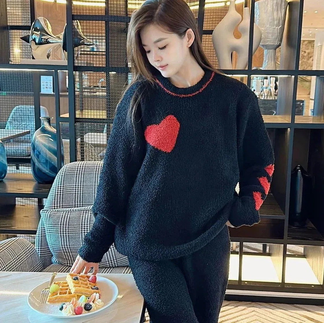 【急速出荷!】ハートフリースパジャマ 黒 ブラック 赤 レッド韓国 オルチャン レディース ナイトウェア パジャマ おしゃれ お洒落 ウェア もこもこ モコモコ 寝巻き 部屋着 ホームウェア 女子会