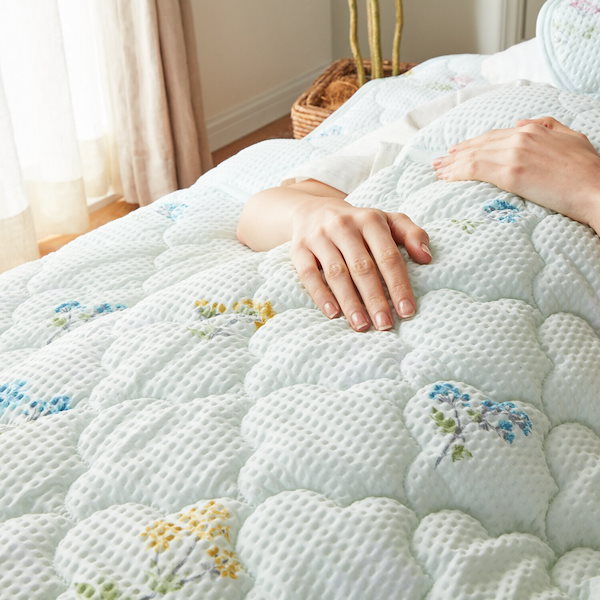 ☆ 2枚組  高級キルトケット 敷きパッド。 alla-