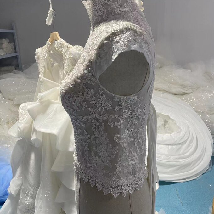 上品なくるみボタン 編み上げ　ハイネック レースボレロ 　トップス　ウエディングドレス