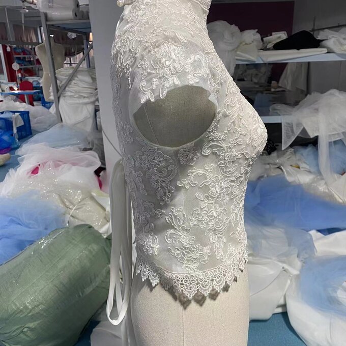 上品なくるみボタン 編み上げ　ハイネック レースボレロ 　トップス　ウエディングドレス