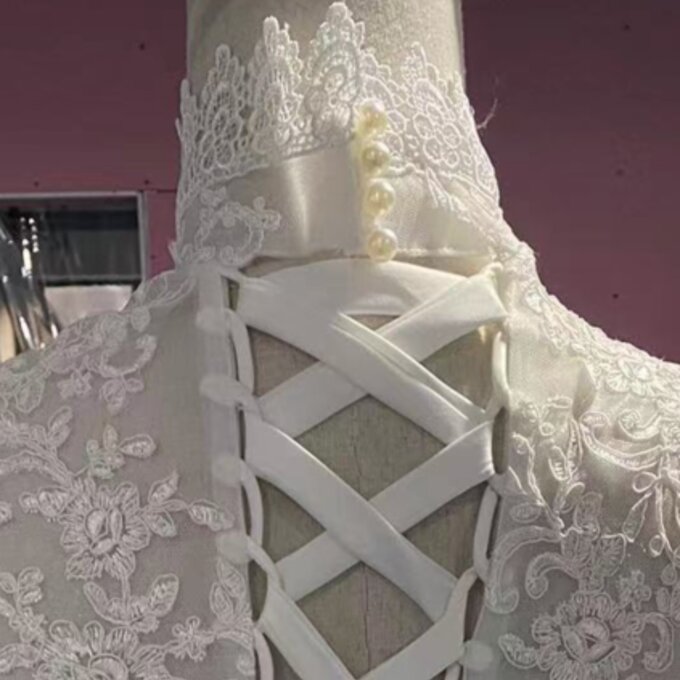 上品なくるみボタン 編み上げ　ハイネック レースボレロ 　トップス　ウエディングドレス