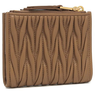 現行 美品 miu miu ミュウミュウ マテラッセ 二つ折り財布 付属品完備 miu miumiu ミュウミュウ 二つ折り財布 MATELASSE マテラッセ