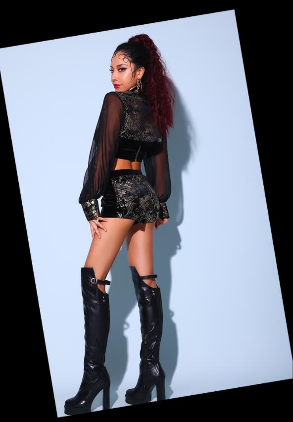 レディース ジャズ ダンス衣装 セットアップ 黒系 中華 ヒップホップ ダンス衣装 金色プリント 長袖 ショート丈トップス＋ミニパンツセット 長いチュチュ付きベアトップ ショートサロペット セクシー