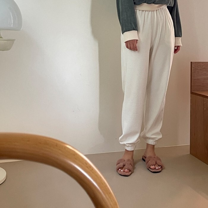 ボトムス パンツ ジャージ ジョガーパンツ フレアパンツ 膝下 アンクル丈 裾ゴム 伸縮性 綿 ポリエステル かわいい 大人可愛い シンプル カジュアル おしゃれ お洒落 かっこいい レトロ アジアン