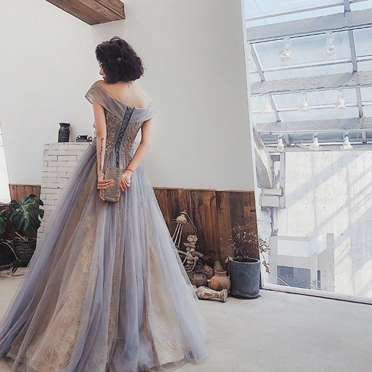 ウェディングドレス レディース ボートネック 刺繍花柄 姫系ドレス 肩出し 結婚式/二次会/成人式/ ウェディングドレス レディース ボートネック 刺繍花柄 姫系ドレス 肩出し 結婚式/二次会/成人式/