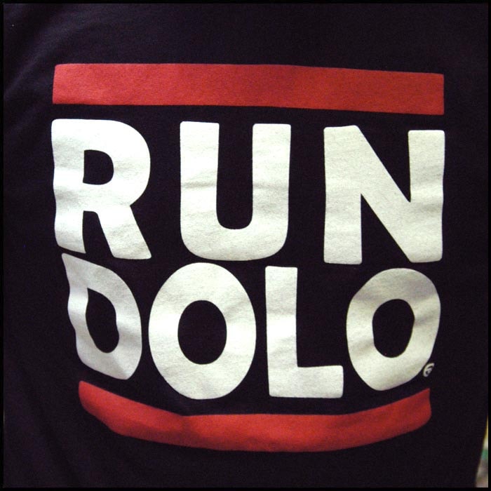 セール Dolo Clothing メンズ Tシャツ RUN DOLO ブラック ドロクロージング 半袖 シャツ インポート ストリート スタイル ニューヨーク ブルックリン ブランド HIPHO
