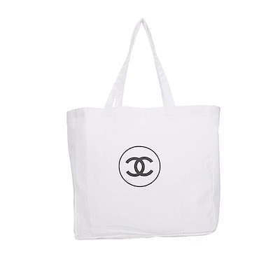 海外限定品コスメノベルティ　CHANELブラックバッグ Qoo10] CHANEL コスメ ノベルティ海外限定商品!! コス : バッグ