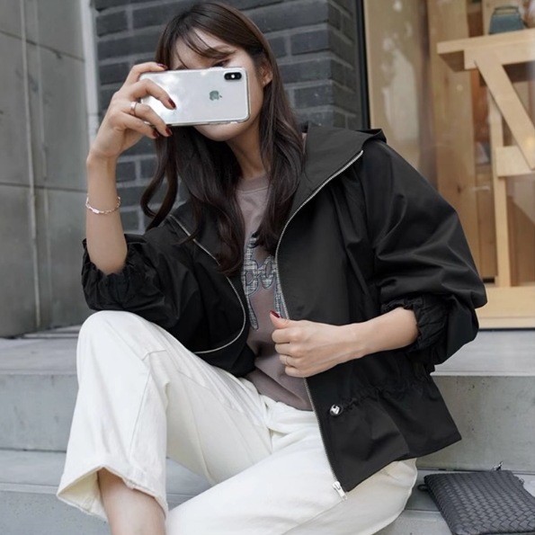 アウター フーディー シャンパー 上着 ウインドブレーカー ショート丈 袖あり 長袖 Vネック 襟なし ウエストマーク ファスナー 前開き シンプル カジュアル おしゃれ かっこいい レトロ 大人女子 アウター フーディー シャンパー 上着 ウインドブレーカー ショート丈 袖あり 長袖 Vネック 襟なし ウエストマーク ファスナー 前開き シンプル カジュアル おしゃれ かっこいい レトロ 大人女子