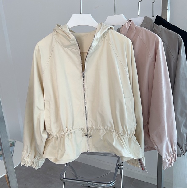 アウター フーディー シャンパー 上着 ウインドブレーカー ショート丈 袖あり 長袖 Vネック 襟なし ウエストマーク ファスナー 前開き シンプル カジュアル おしゃれ かっこいい レトロ 大人女子 アウター フーディー シャンパー 上着 ウインドブレーカー ショート丈 袖あり 長袖 Vネック 襟なし ウエストマーク ファスナー 前開き シンプル カジュアル おしゃれ かっこいい レトロ 大人女子