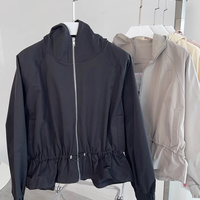 アウター フーディー シャンパー 上着 ウインドブレーカー ショート丈 袖あり 長袖 Vネック 襟なし ウエストマーク ファスナー 前開き シンプル カジュアル おしゃれ かっこいい レトロ 大人女子 アウター フーディー シャンパー 上着 ウインドブレーカー ショート丈 袖あり 長袖 Vネック 襟なし ウエストマーク ファスナー 前開き シンプル カジュアル おしゃれ かっこいい レトロ 大人女子