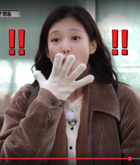 [BLACKPINK ジェニ 着用] 暖かい FLUFFY SHORT GLOVES 9色 (finger hole gloves)