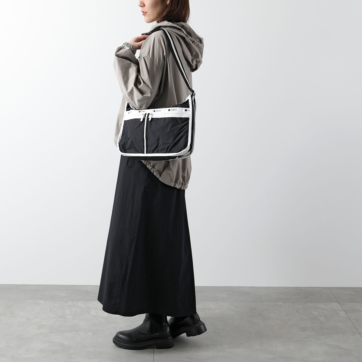 LeSportsac レスポートサック ショルダーバッグ DELUXE EVERYDAY BAG 7507 レディース ナイロン ライン 鞄 カラー3色 LeSportsac レスポートサック ショルダーバッグ DELUXE EVERYDAY BAG 7507 レディース ナイロン ライン 鞄 カラー3色