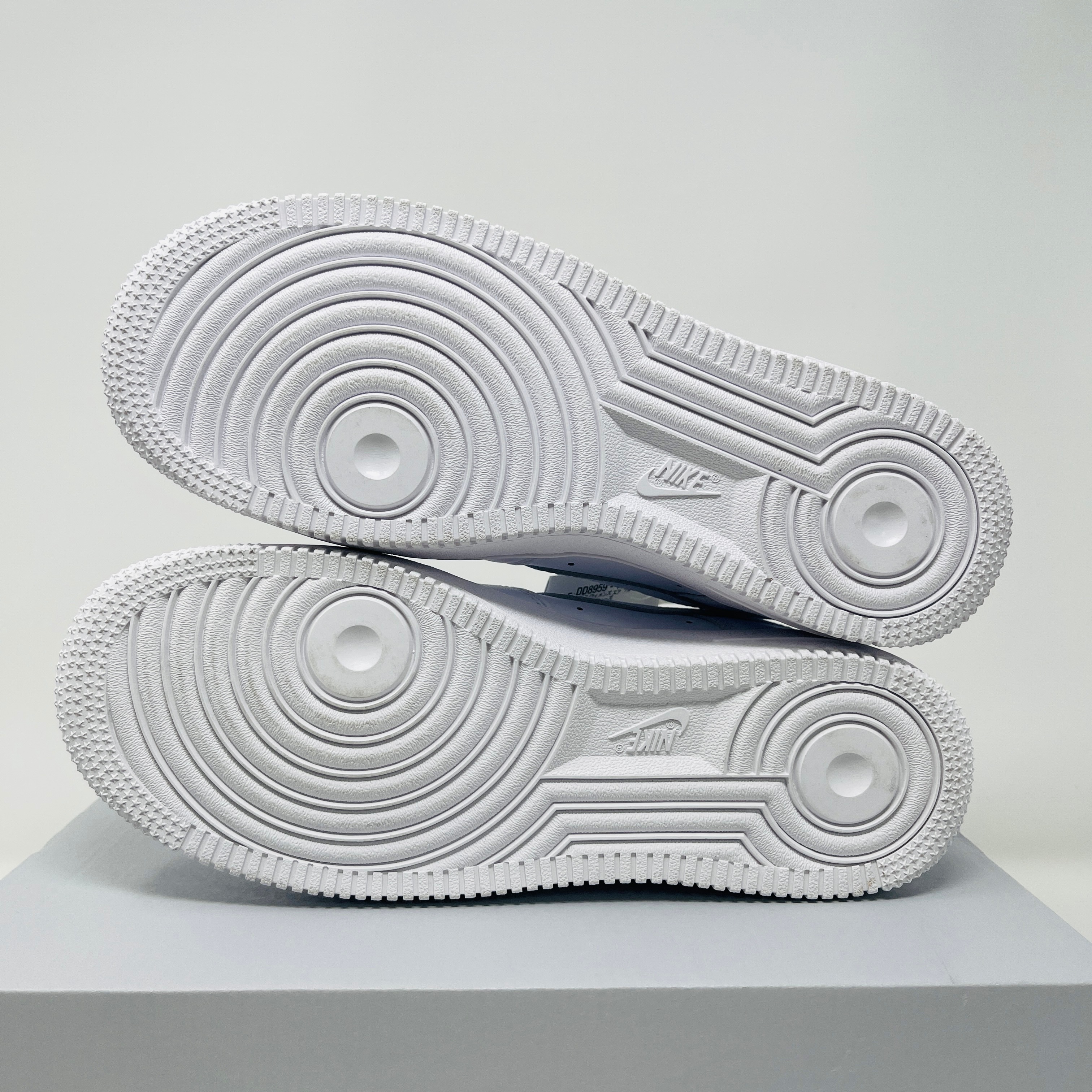 エアフォース1 07 レディース スニーカー 白 DD8959-100 エアフォース1 07 レディース スニーカー 白 DD8959-100