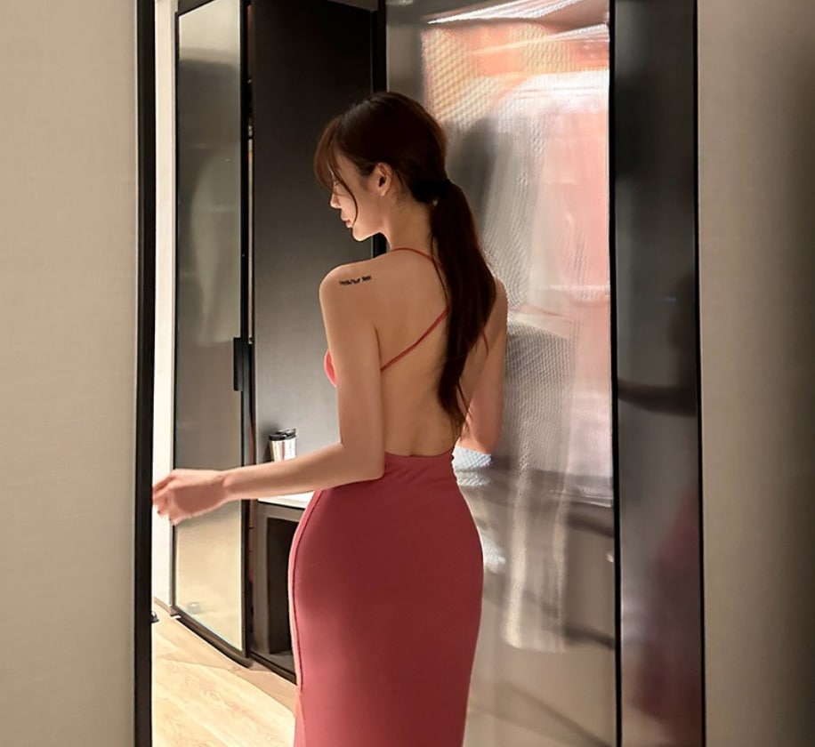 ワンピース ロング ロング丈 袖なし ノースリーブ 襟なし スリム タイト 細身 裾ワイド 伸縮性 薄手 かわいい 大人可愛い きれいめ シンプル カジュアル 大人 おしゃれ お洒落 大人可愛い