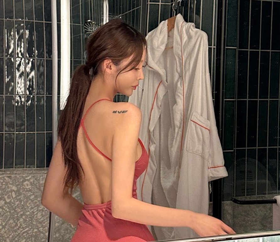 ワンピース ロング ロング丈 袖なし ノースリーブ 襟なし スリム タイト 細身 裾ワイド 伸縮性 薄手 かわいい 大人可愛い きれいめ シンプル カジュアル 大人 おしゃれ お洒落 大人可愛い