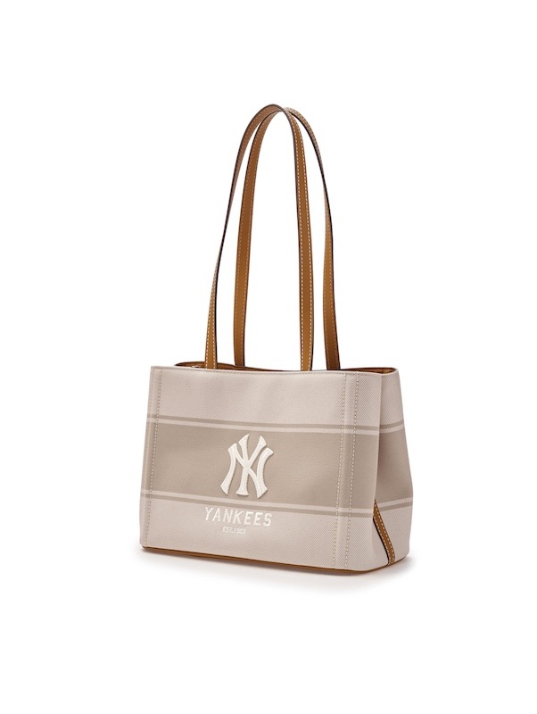 3ABQB015N 正規品保証 関税負担なし 韓国限定販売 [25S新商品] バーシティー レタリング キャンバス ショルダーバッグ ニューヨーク ヤンキース